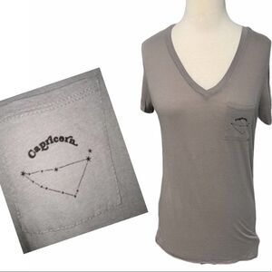 Michelle By Comune Zodiac T-Shirt Capricorn Astrology Sign Short Tee Medium Grey